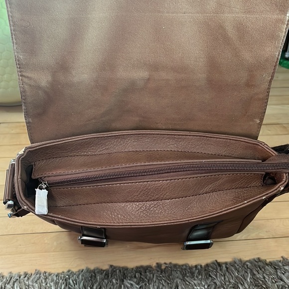 ESPE Vegan Leather Brown Tote, Magnetic flap/zipper closure, see notes below - Picture 13 of 16